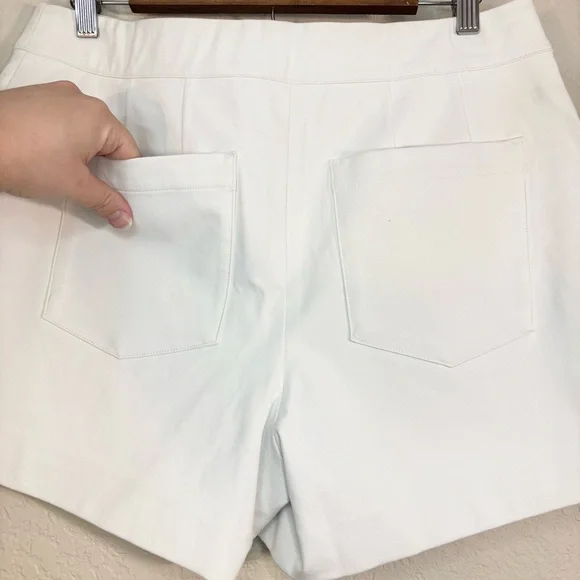 NWT Spanx On-the-Go 4” Silver Lining Technology Shorts Classic White Size L - Picture 6 of 13